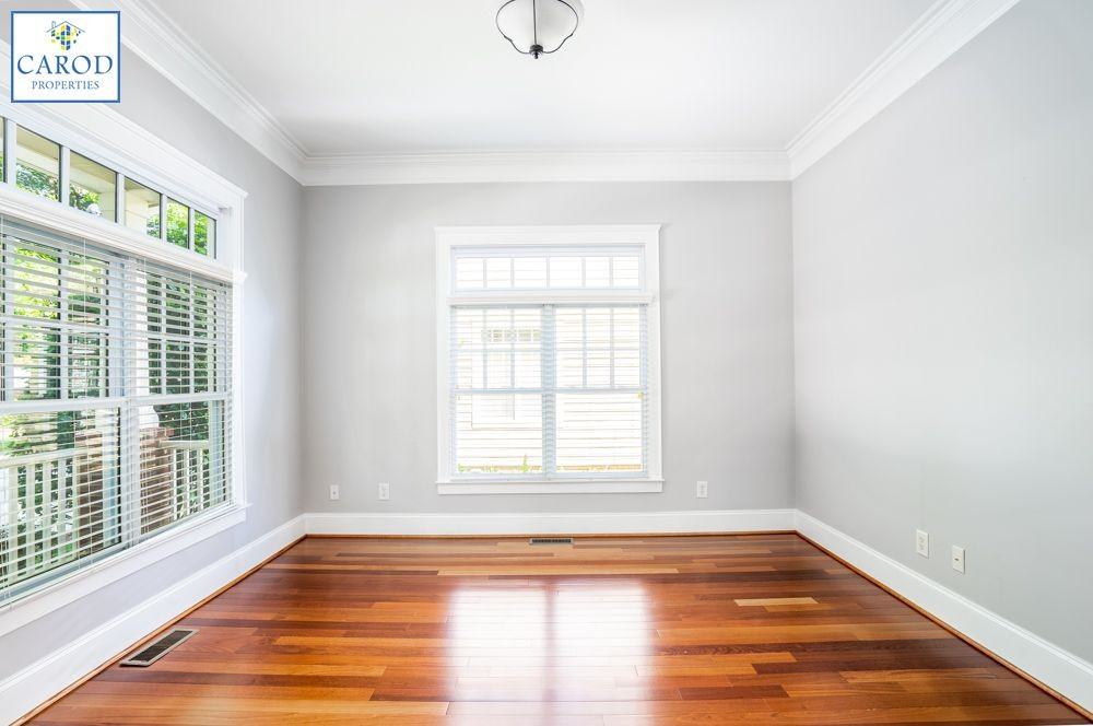 4439 Whitby Ln - Photo 3 of 47