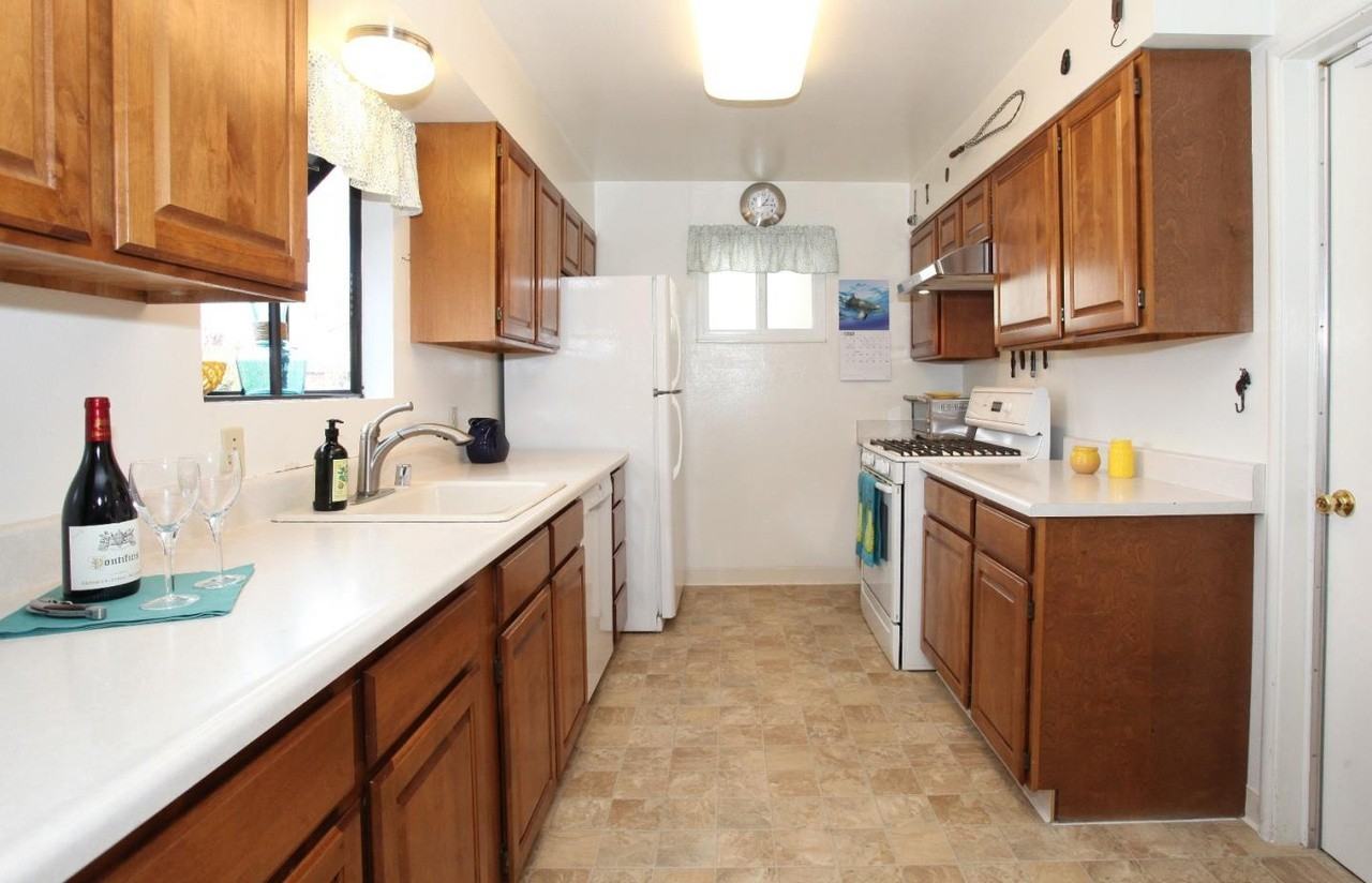 561 Gresham Ave #NA - Photo 3 of 10