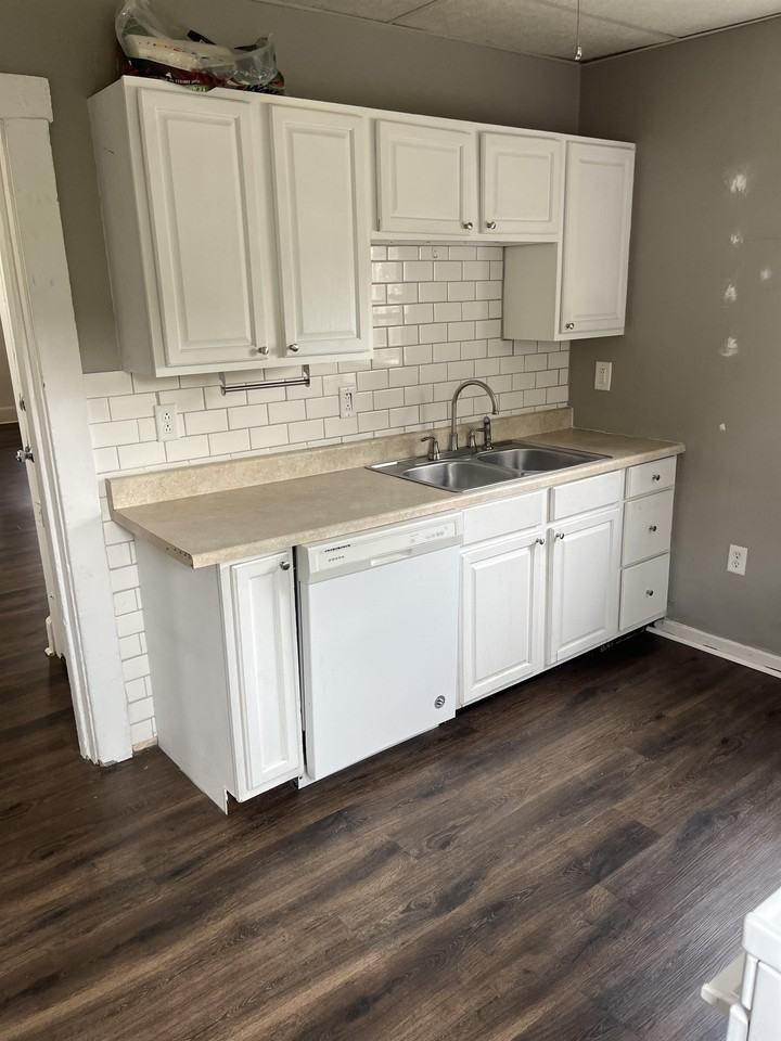 216 W 2nd St #1 - Photo 2 of 15