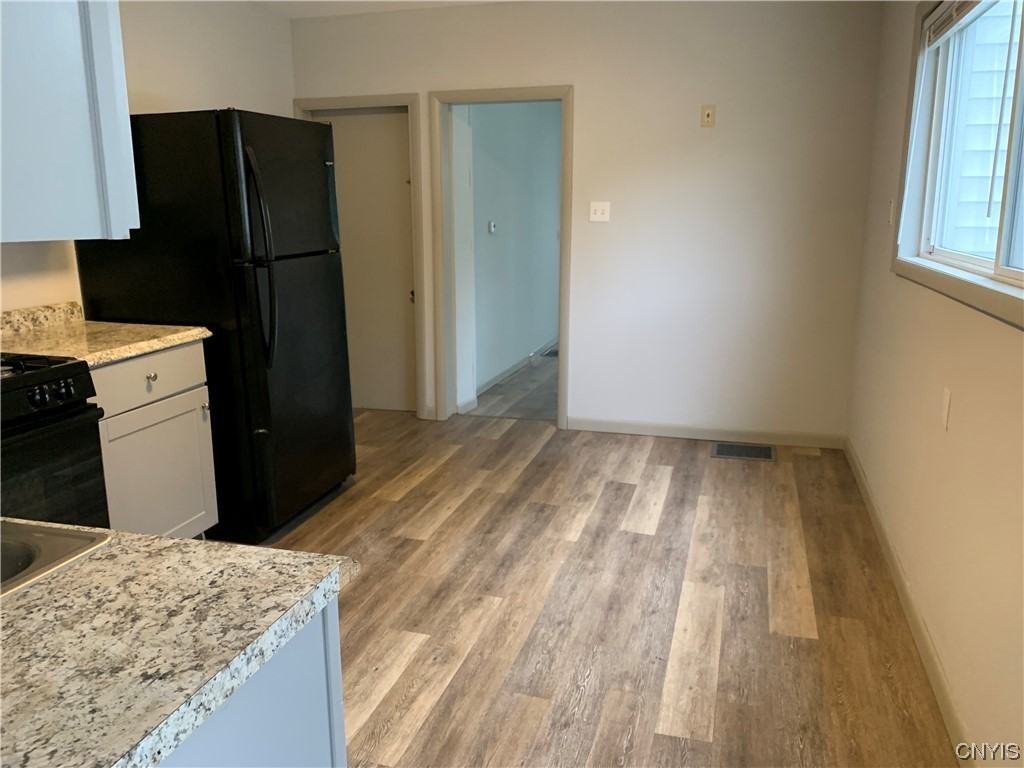 112 W 1st St N - Photo 3 of 22