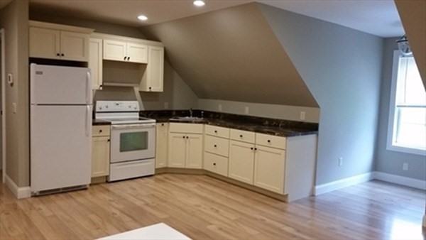 305 State St #2 - Photo 3 of 9