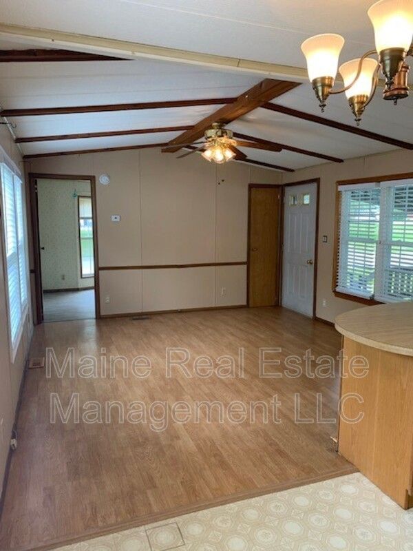 670 Benton Ave - Photo 2 of 9