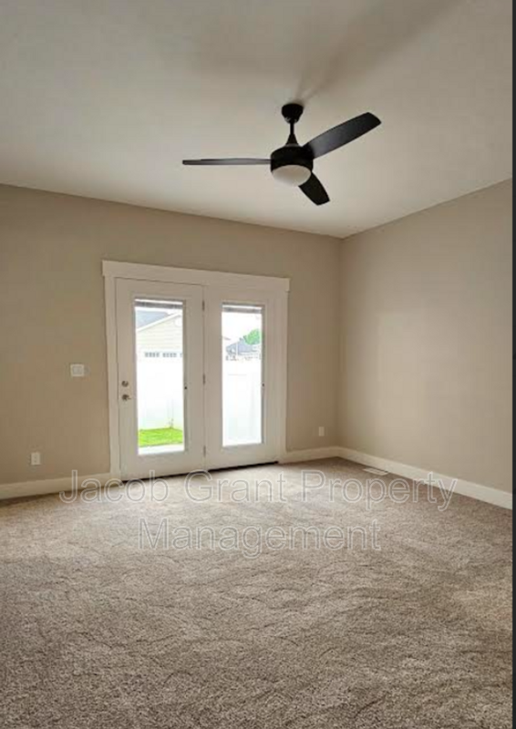 1930 Autumn Ln - Photo 4 of 12