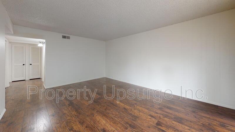 905 Lakeside Dr #2 - Photo 3 of 17