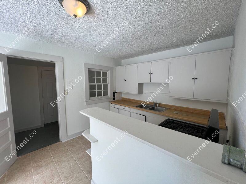 3106 S Arch St - Photo 3 of 22