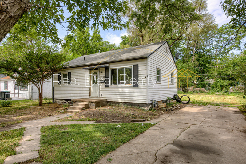 3338 N 40th Ave - Photo 2 of 22