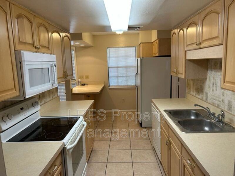 4603 Lighthouse Cir - Photo 5 of 50