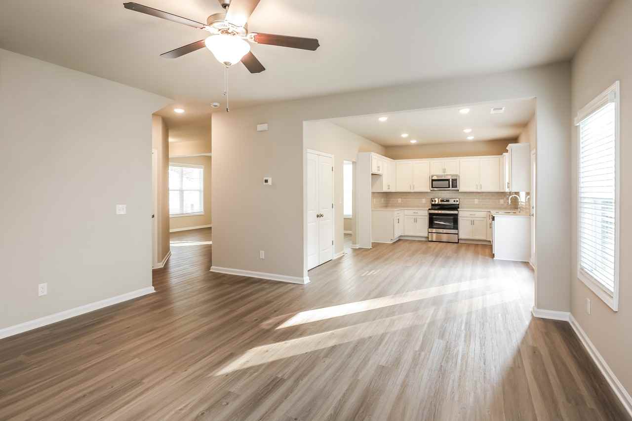 3237 Lilac Creek Trl - Photo 6 of 40