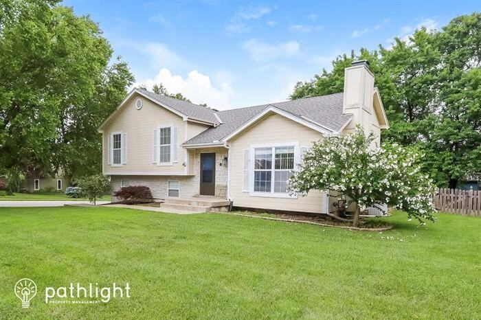 448 Se Ashton Dr - Photo 2 of 16