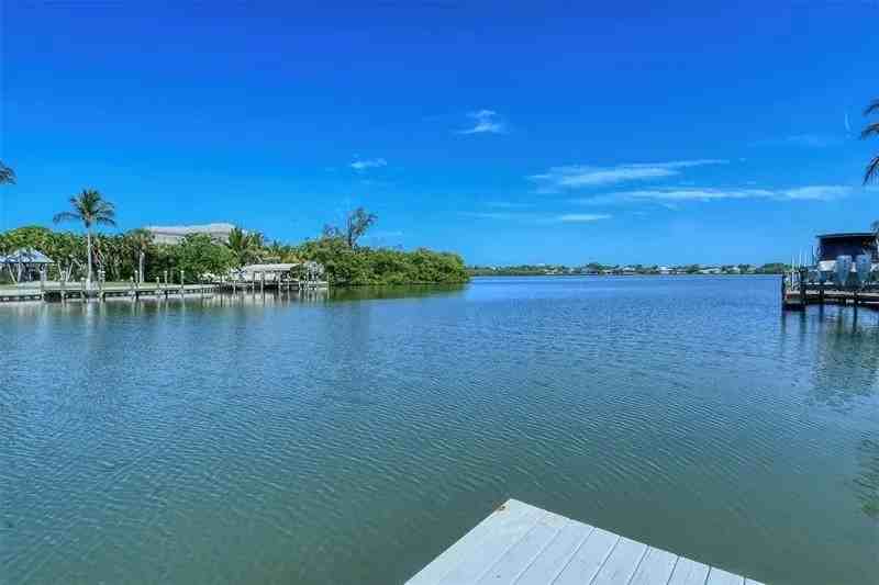 424 N Washington Dr #NA - Photo 2 of 9