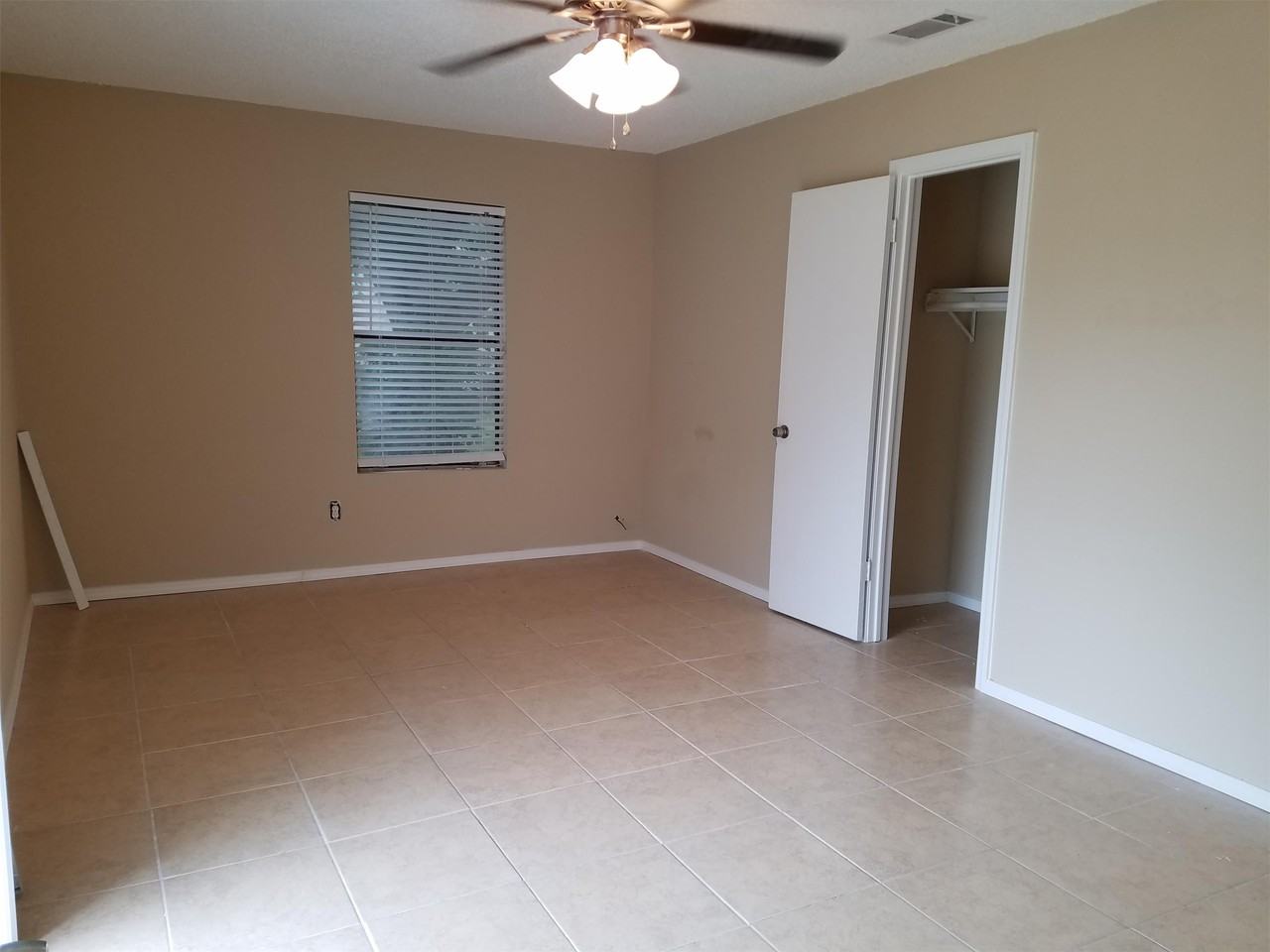 201 W Goforth Rd #1 - Photo 3 of 12