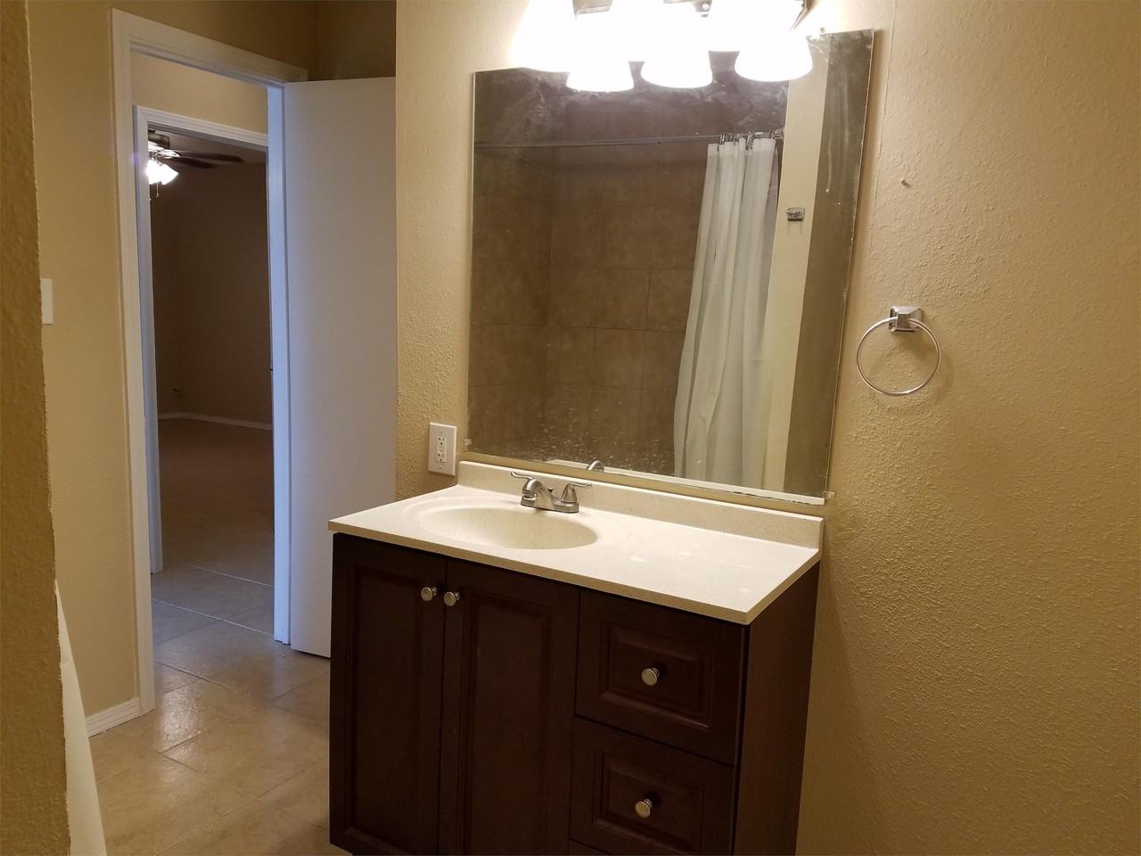 201 W Goforth Rd #1 - Photo 5 of 12