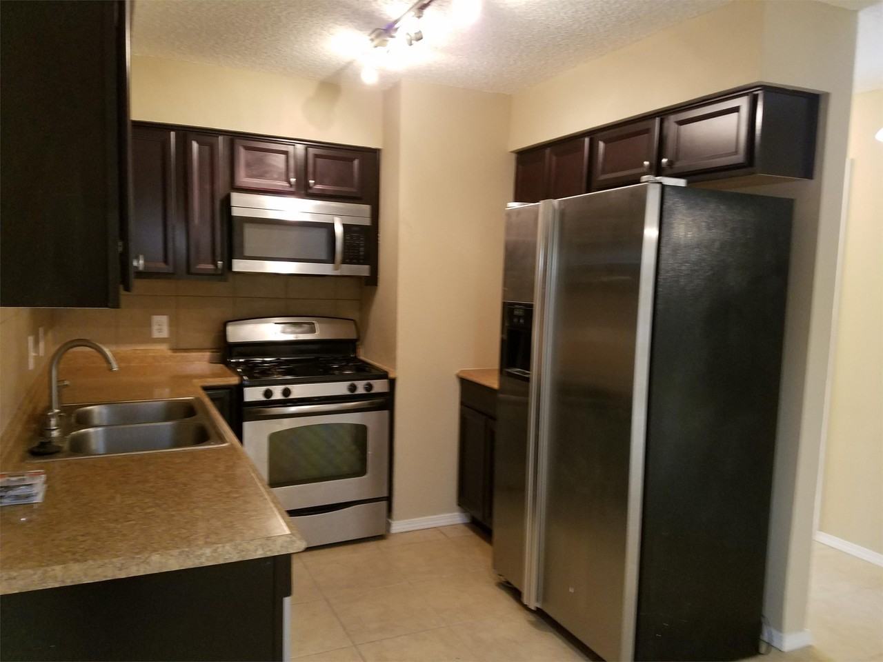 201 W Goforth Rd #1 - Photo 6 of 12