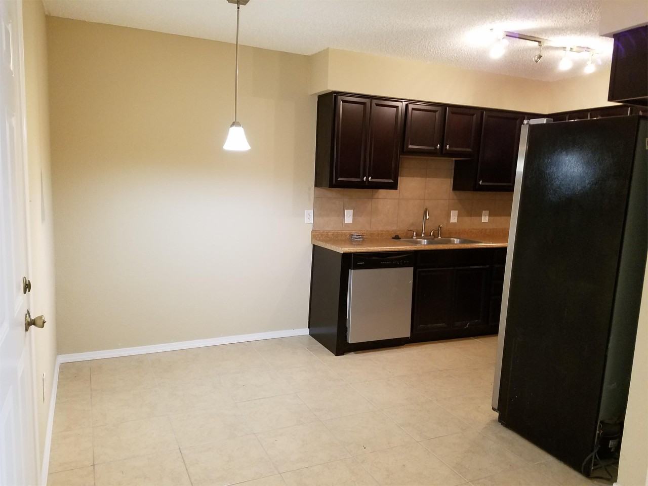 201 W Goforth Rd #1 - Photo 7 of 12