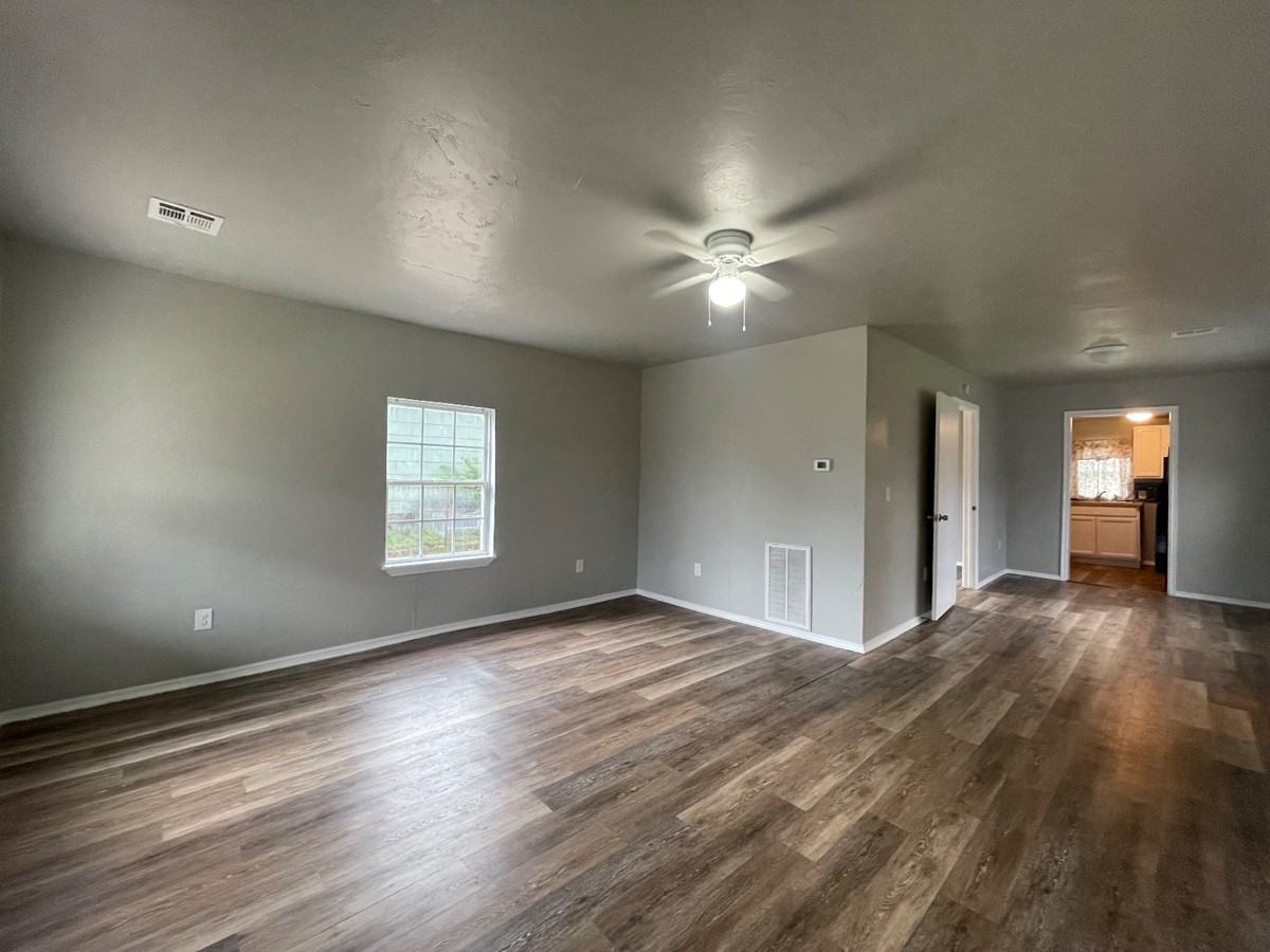 824 Nw 45th St #1 - Photo 3 of 14