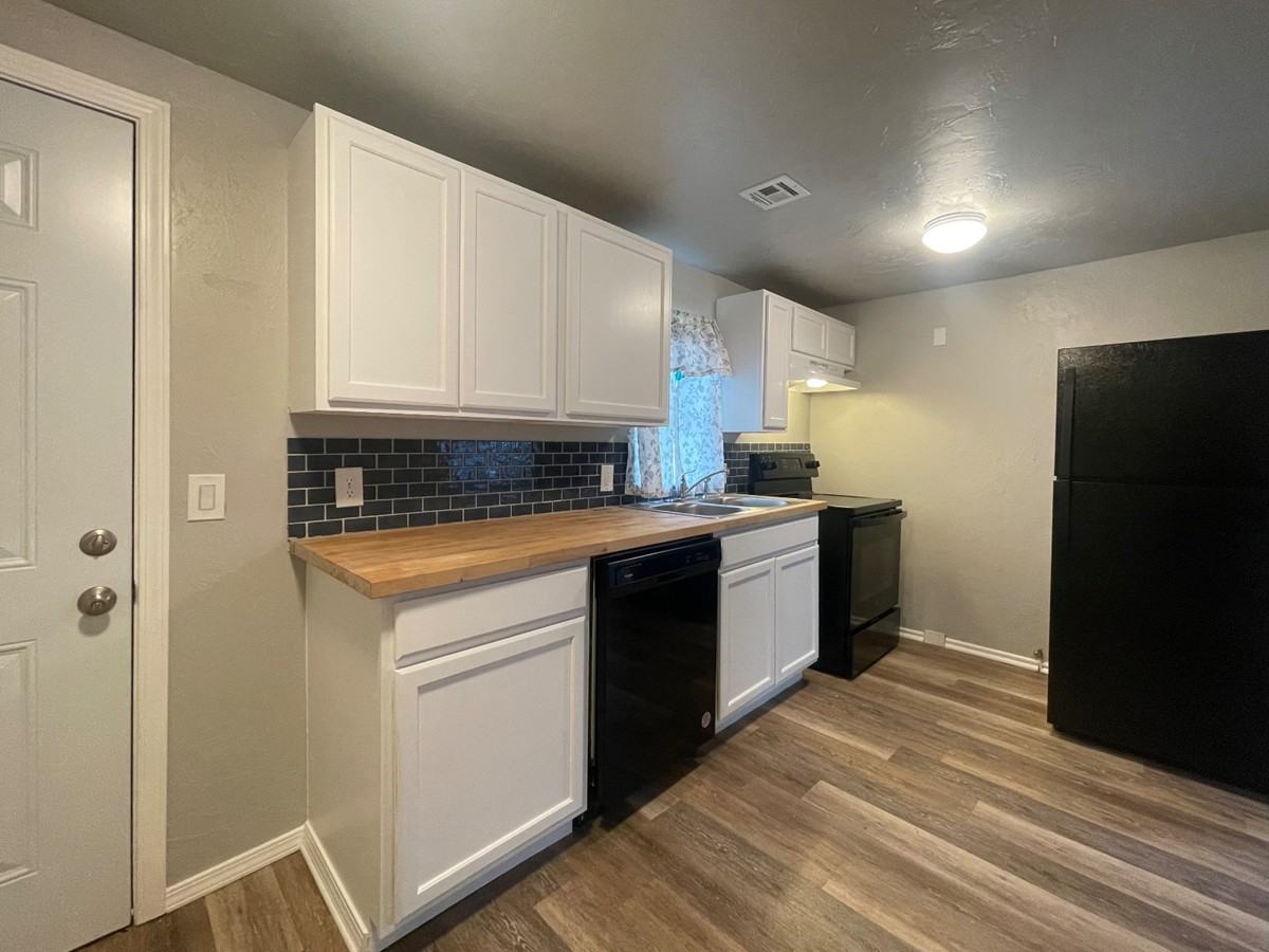 824 Nw 45th St #1 - Photo 6 of 14