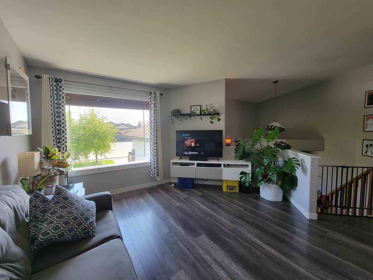 85 Pinnacle Cres #1 - Photo 2 of 19