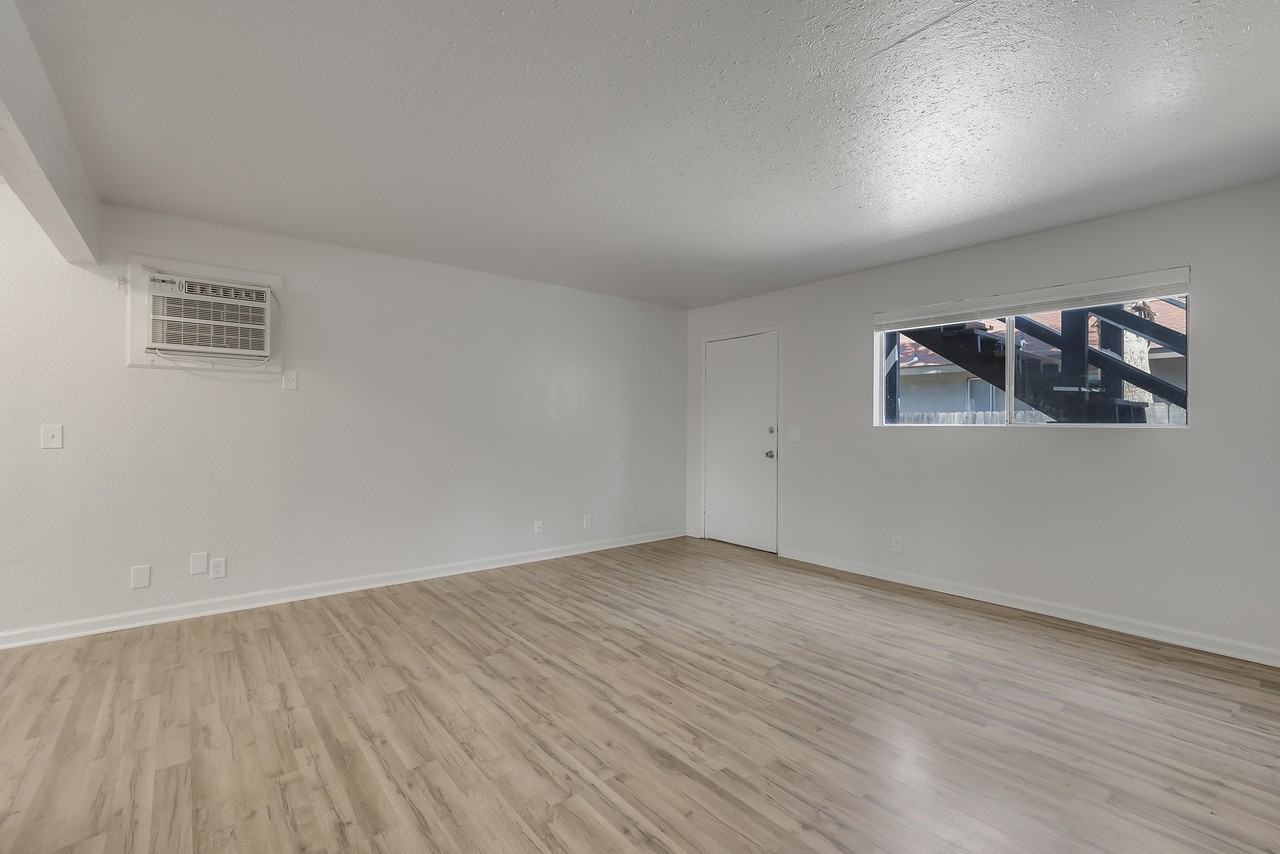 1514 Oakdale St #B - Photo 5 of 14