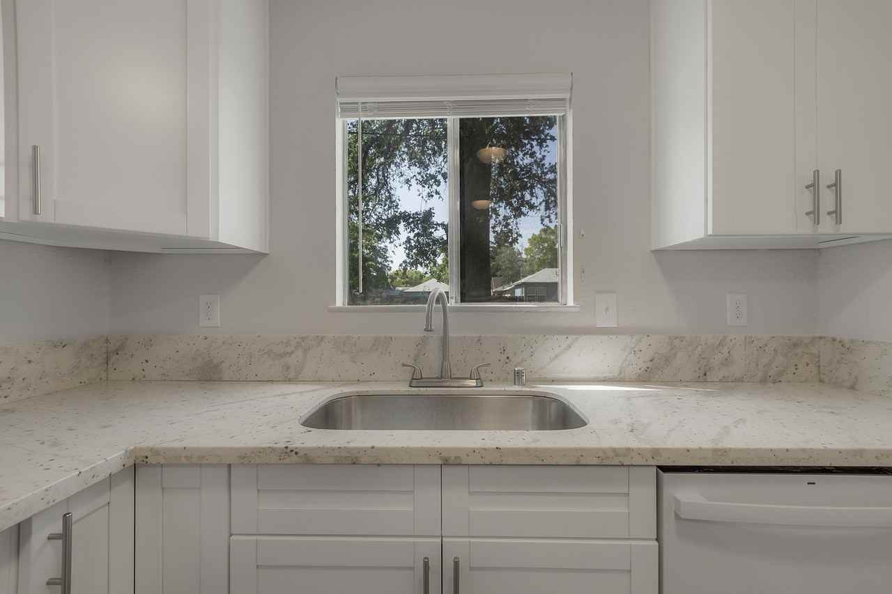 1514 Oakdale St #B - Photo 2 of 14