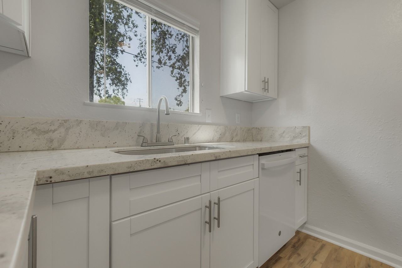 1514 Oakdale St #B - Photo 7 of 14