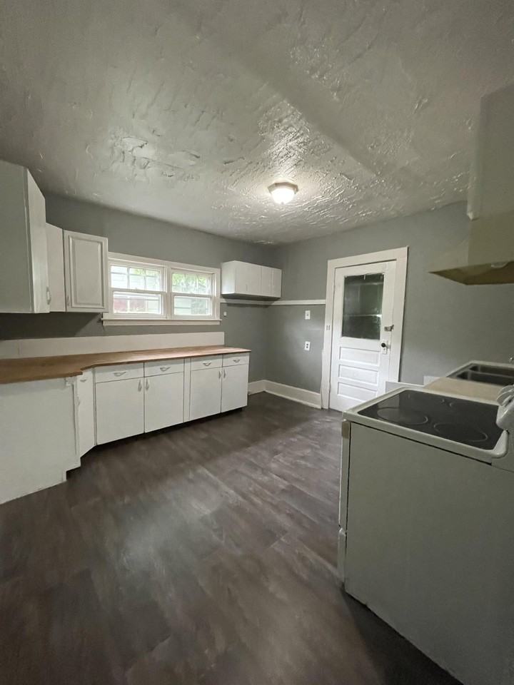 2702 Woodside St #1 - Photo 3 of 17