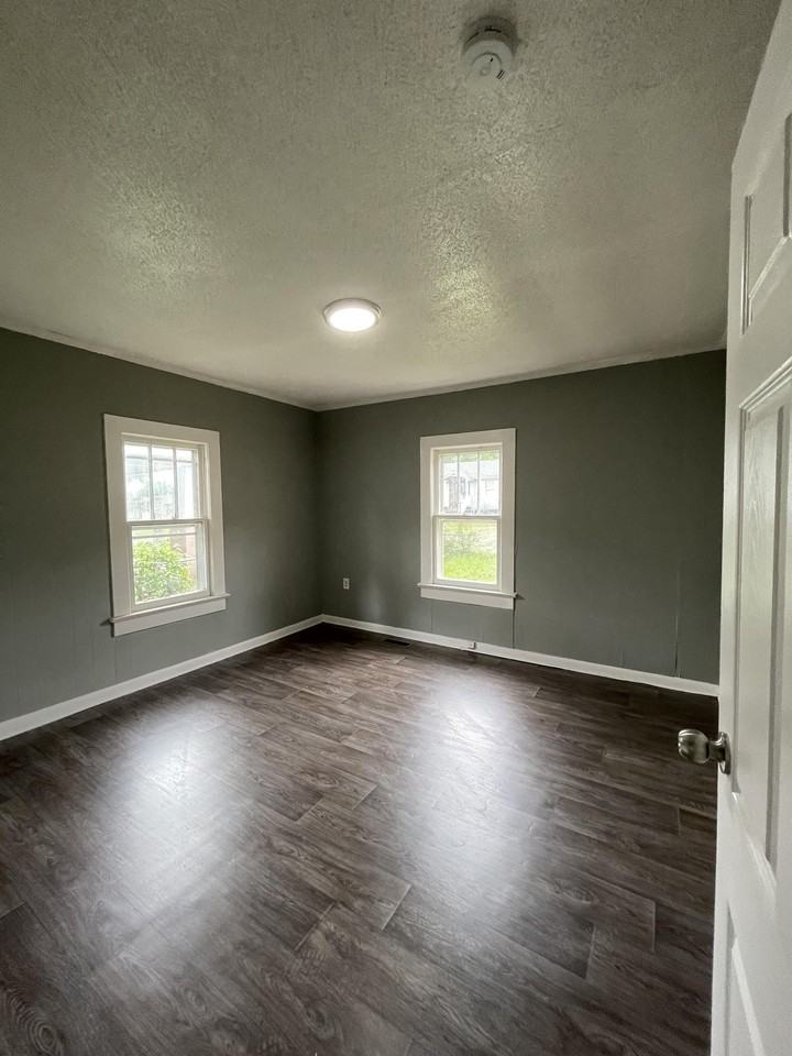 2702 Woodside St #1 - Photo 6 of 17