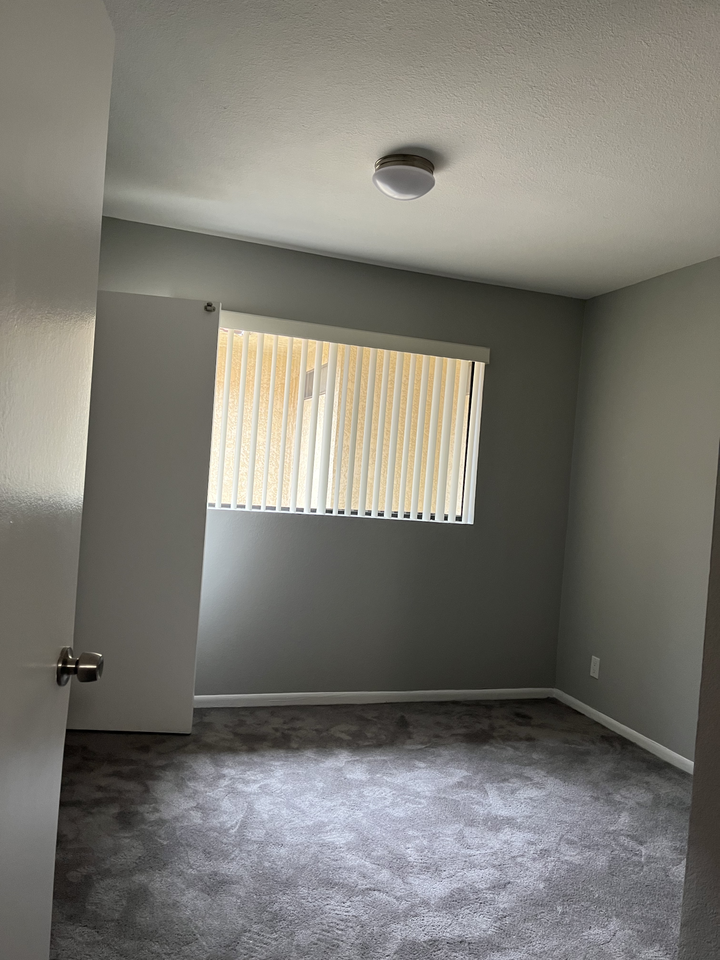 411 Lincoln Ave #15 - Photo 3 of 3