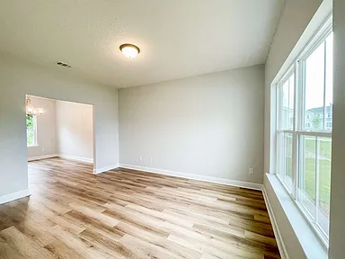 577 Meloney Dr - Photo 3 of 20