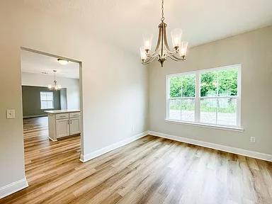 577 Meloney Dr - Photo 4 of 20