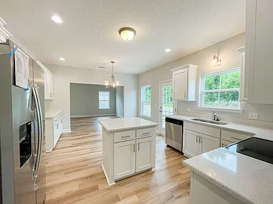 577 Meloney Dr - Photo 5 of 20