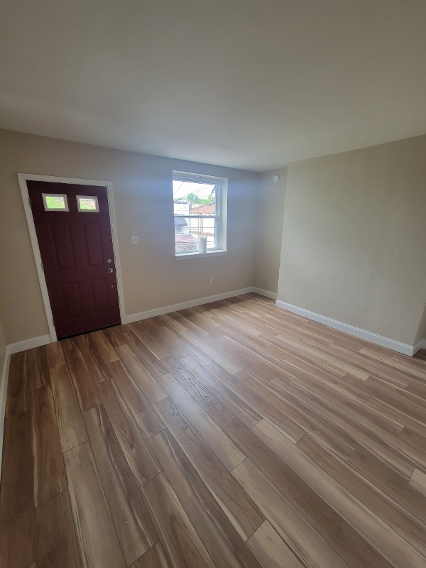 638 Hollace St - Photo 2 of 10