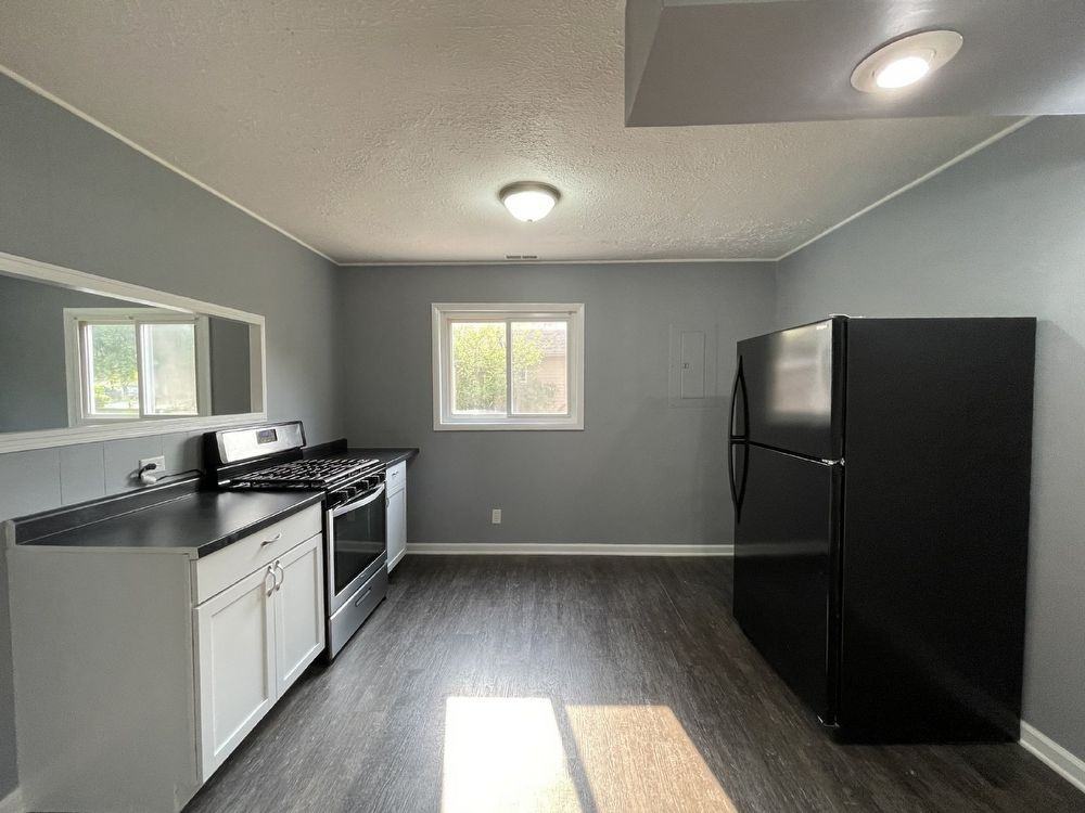 1244 Bedford Dr - Photo 2 of 18