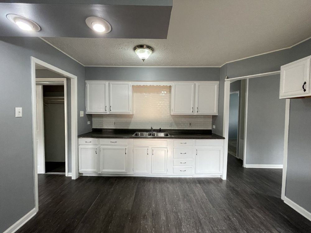 1244 Bedford Dr - Photo 3 of 18