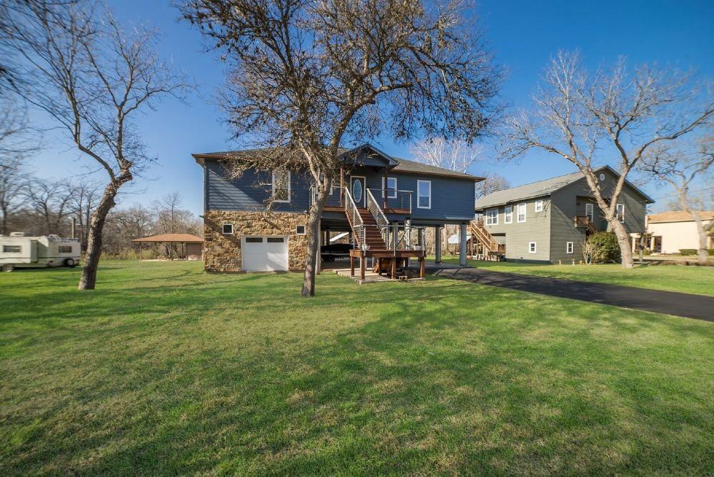 128 Lakeside Dr - Photo 2 of 32