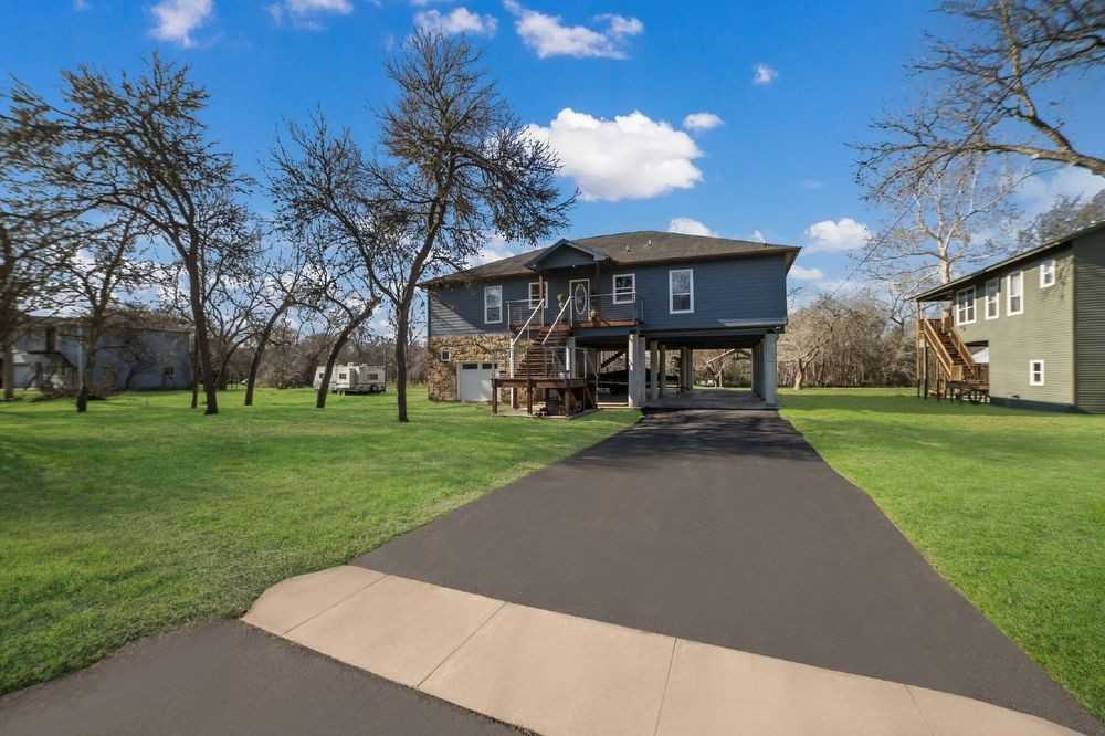 128 Lakeside Dr - Photo 3 of 32