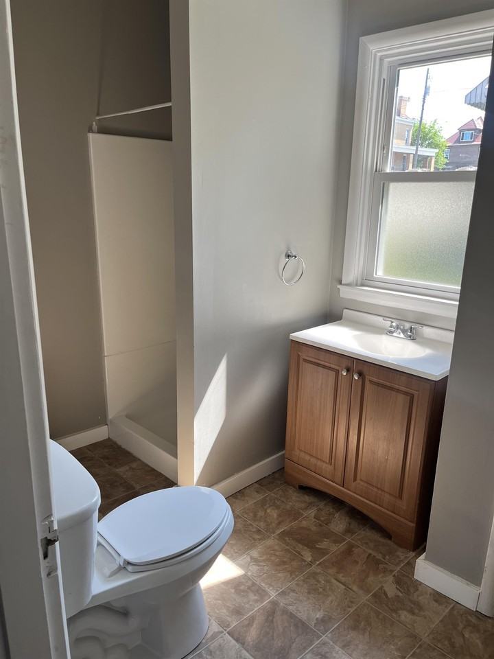538 Alexander Ave #1 - Photo 7 of 9