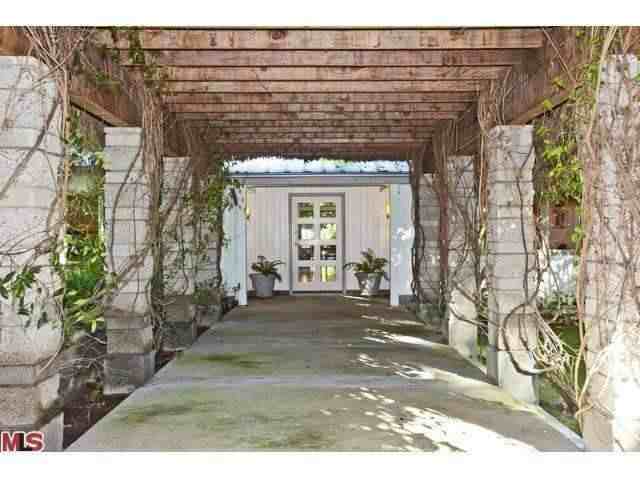 3350 Serra Rd - Photo 3 of 48