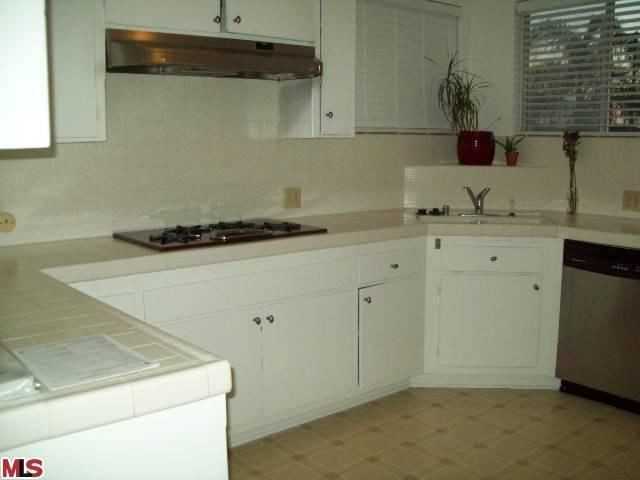 5802 S Kings Rd - Photo 3 of 10