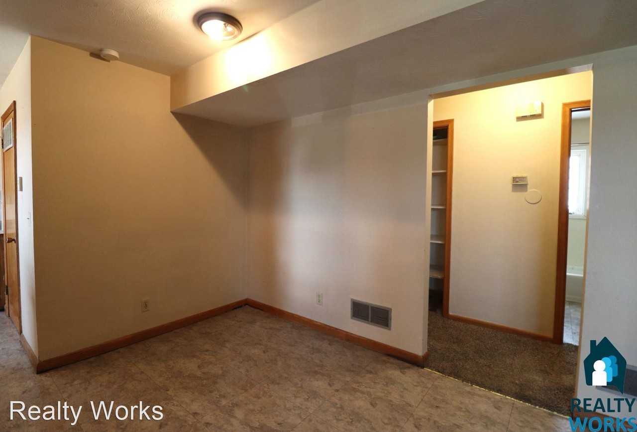 Meredeth - Photo 3 of 8