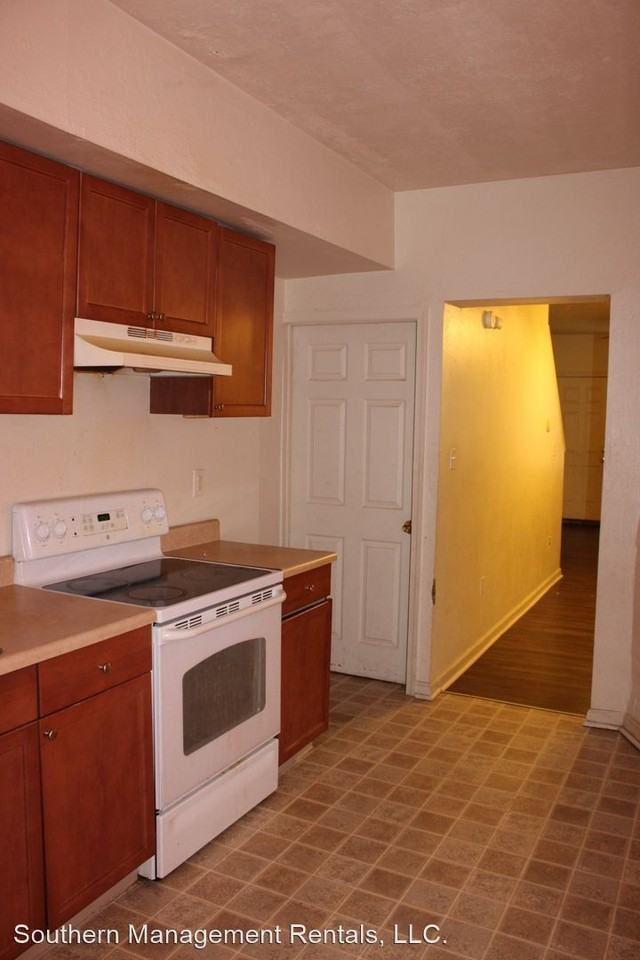 118 S Pershing Ave - Photo 3 of 12