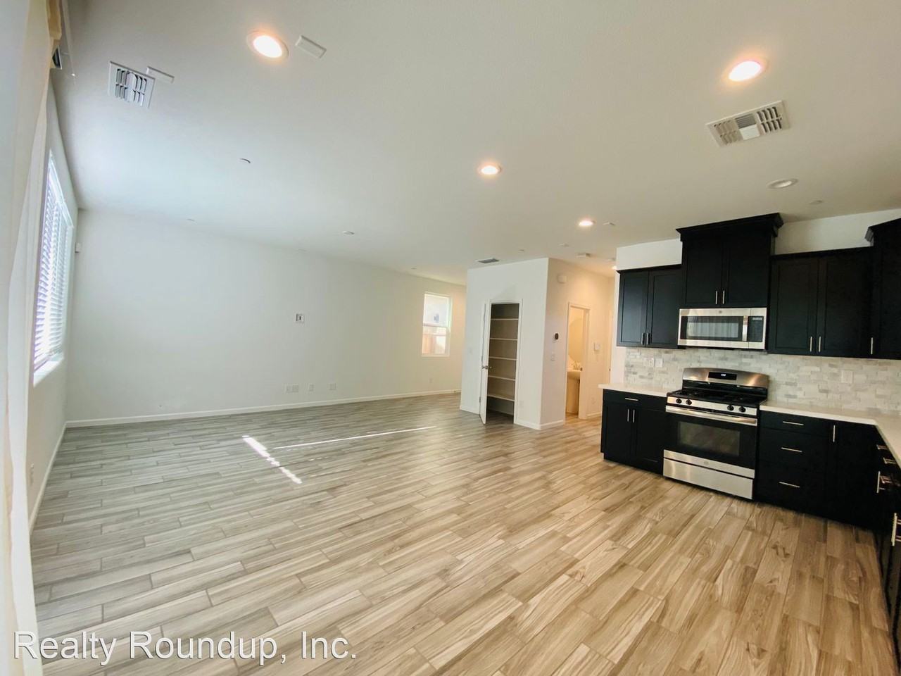 8362 Lemberger Way - Photo 3 of 14