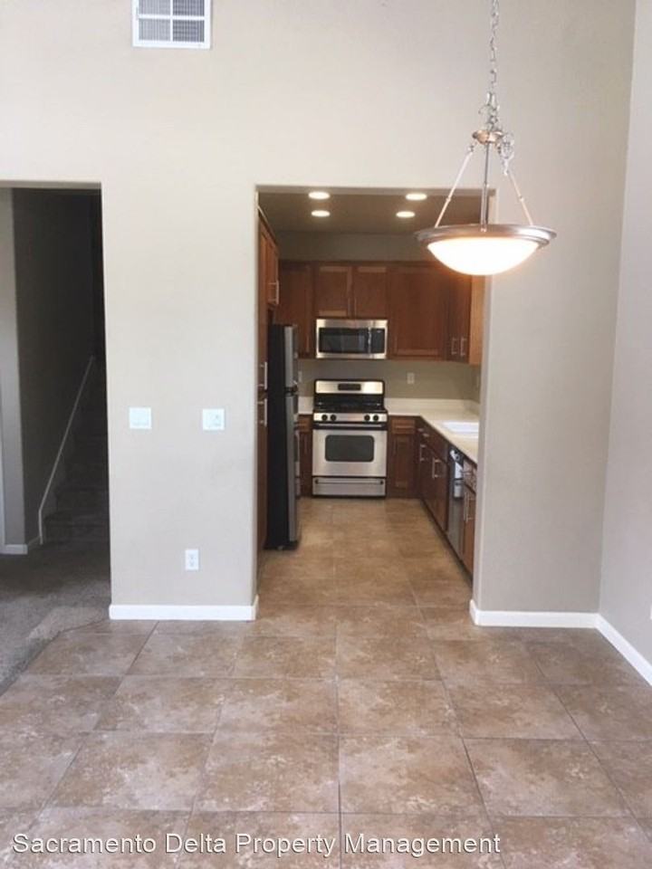 817 Titanium Ln - Photo 3 of 19