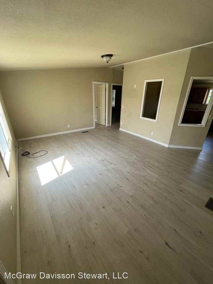 17650 County Road 3645 - Photo 3 of 12