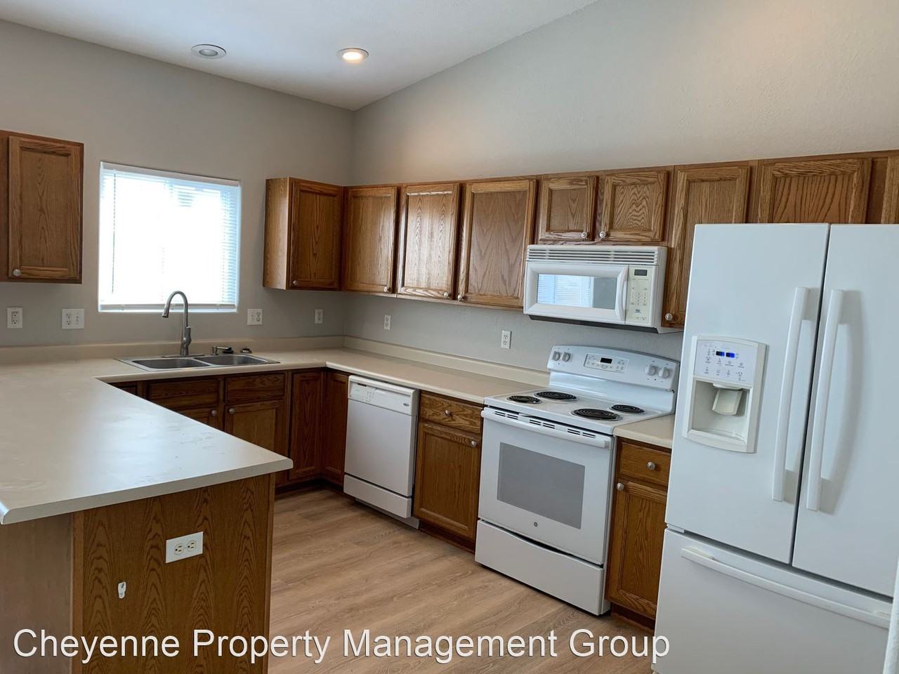 5621 Atlantic Dr - Photo 3 of 10