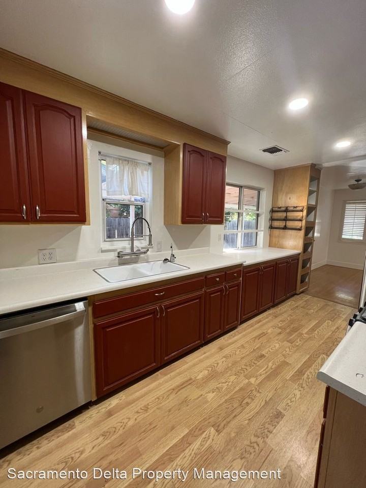 2708 Riesling Way - Photo 2 of 9