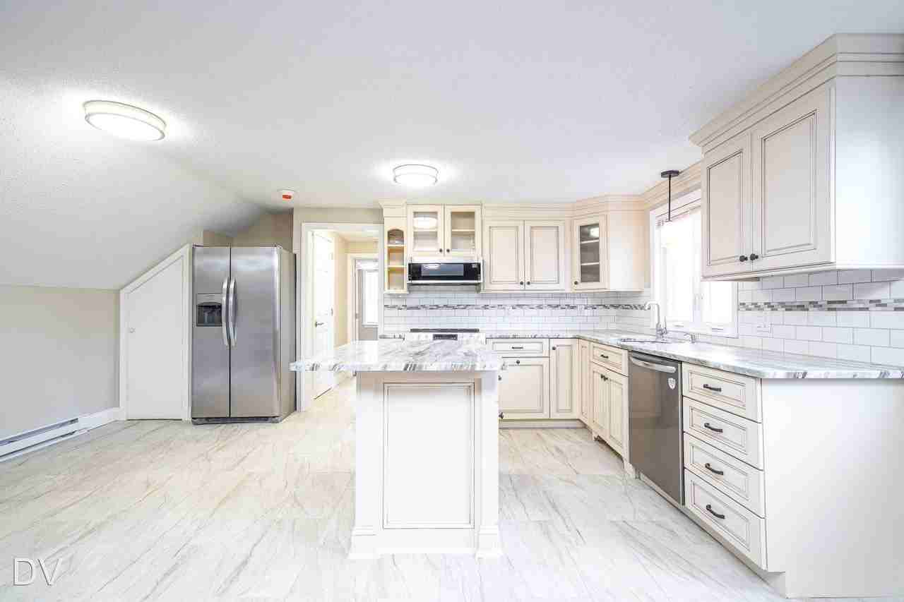 62 Suffield St - Photo 3 of 11