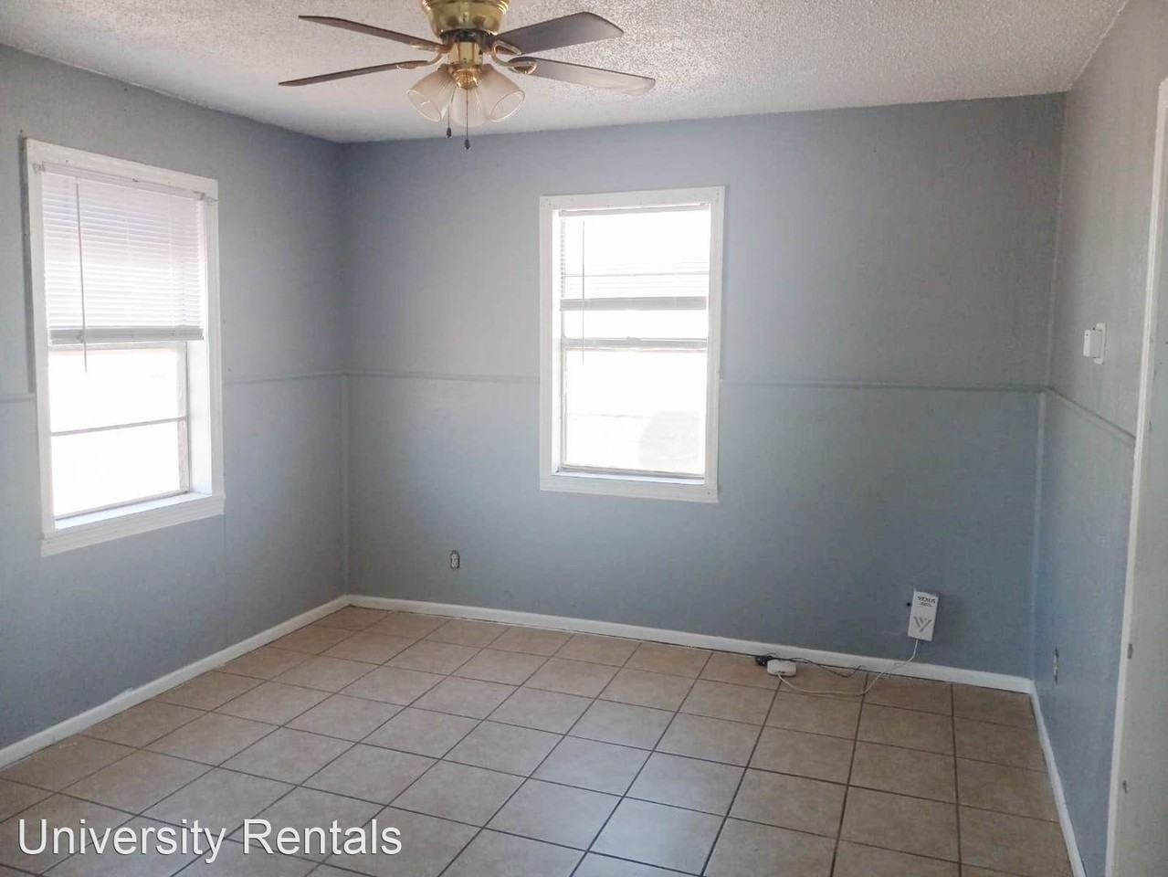 903 Avenue G - Photo 2 of 5