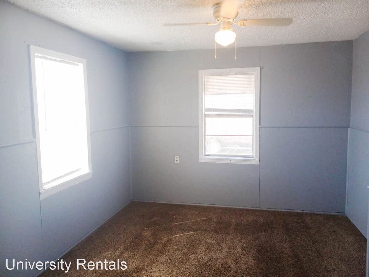 903 Avenue G - Photo 3 of 5