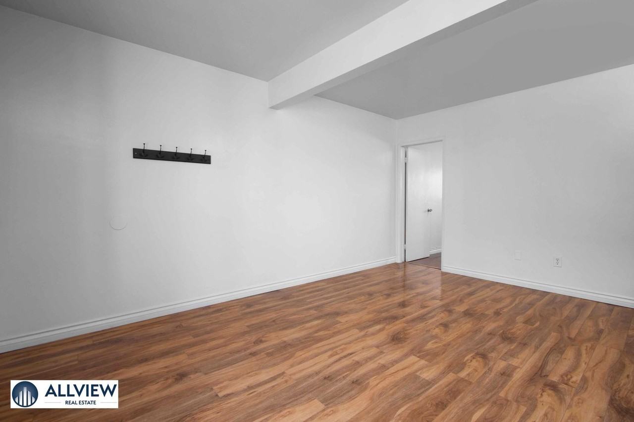 141 North Lewis Street - Photo 3 of 14