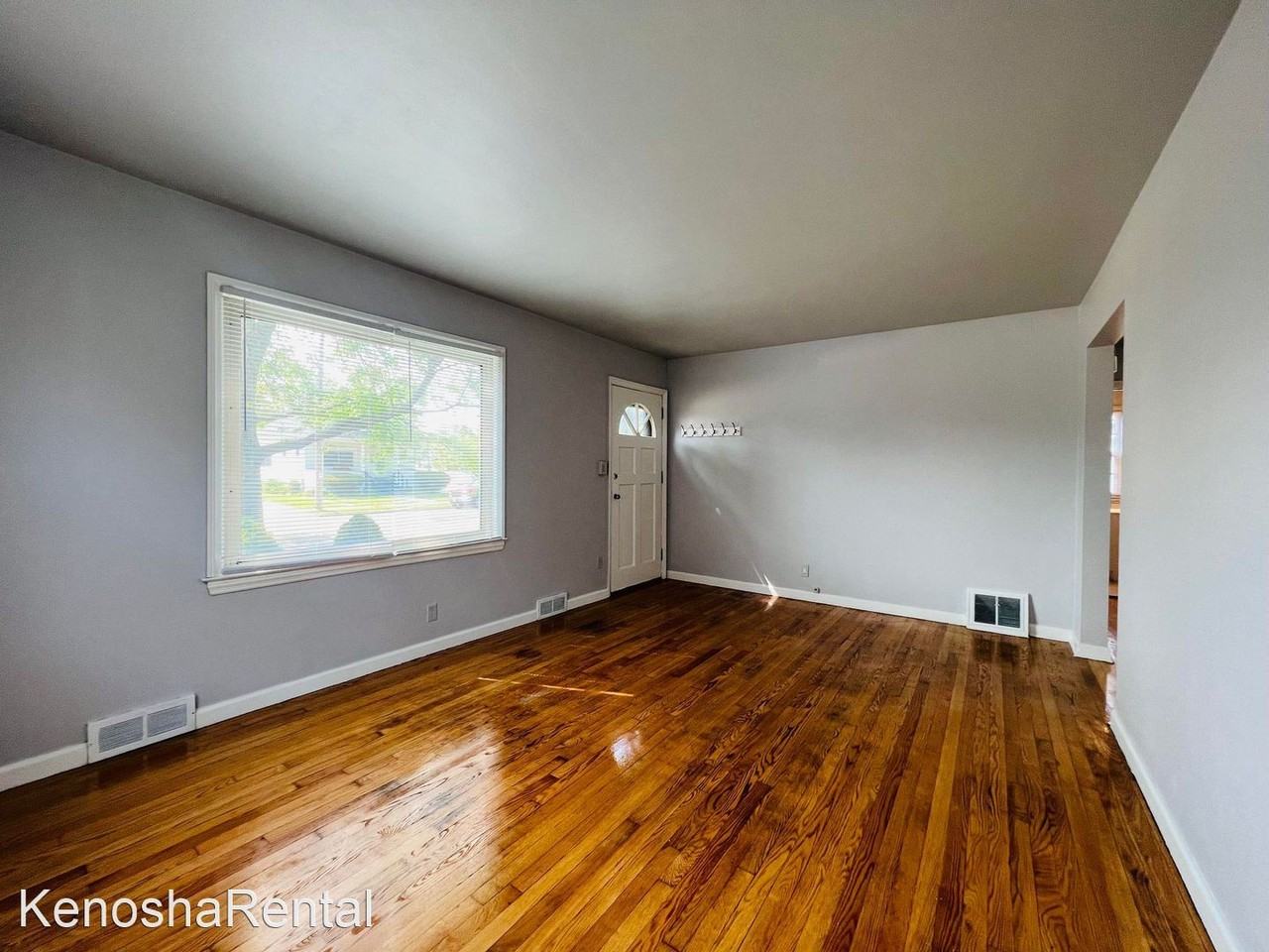 5015 29th Ave - Photo 2 of 30